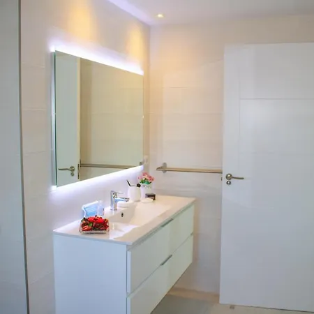 The White House Tatil Evi Santanyi
